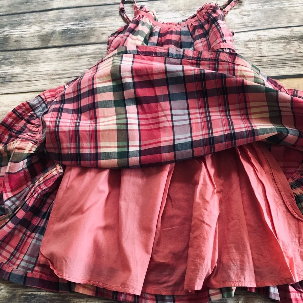 Girls adorable plaid dress! Size 6-7